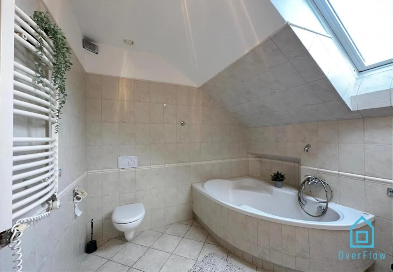 Gallery Room - Charming Place, 15 Minutes To Gdansk Old Town & 5 Minutes To Seaside Homestay